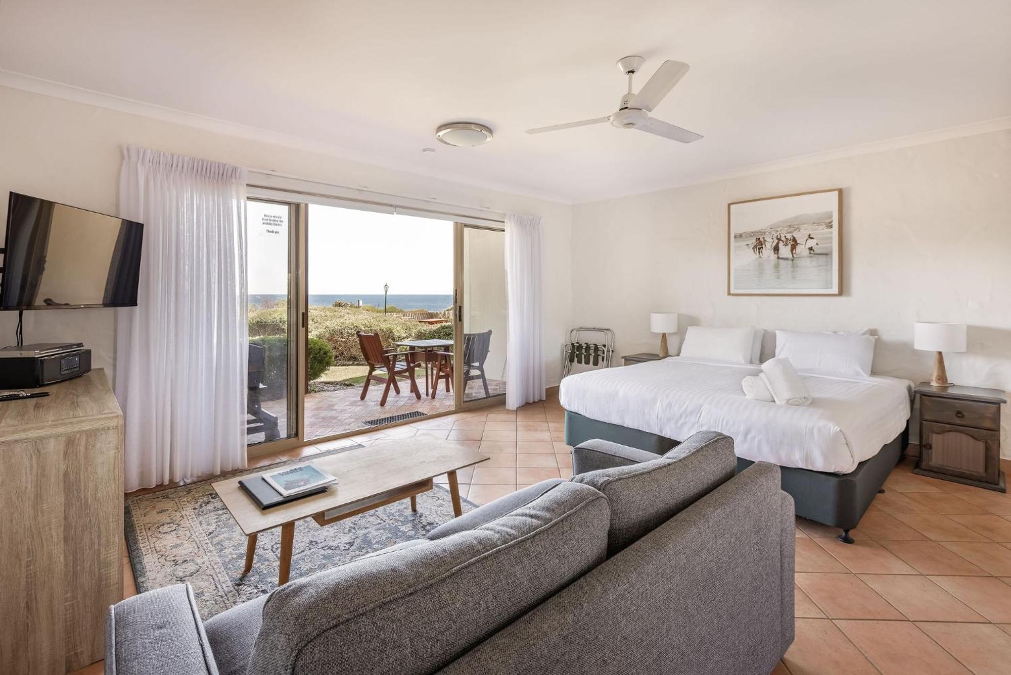 Canal Rocks Beachfront Aparthotel
